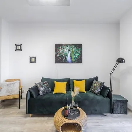 Comfy Near Park Fv Apartment