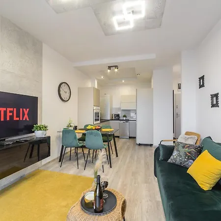 Comfy Near Park Fv Apartment